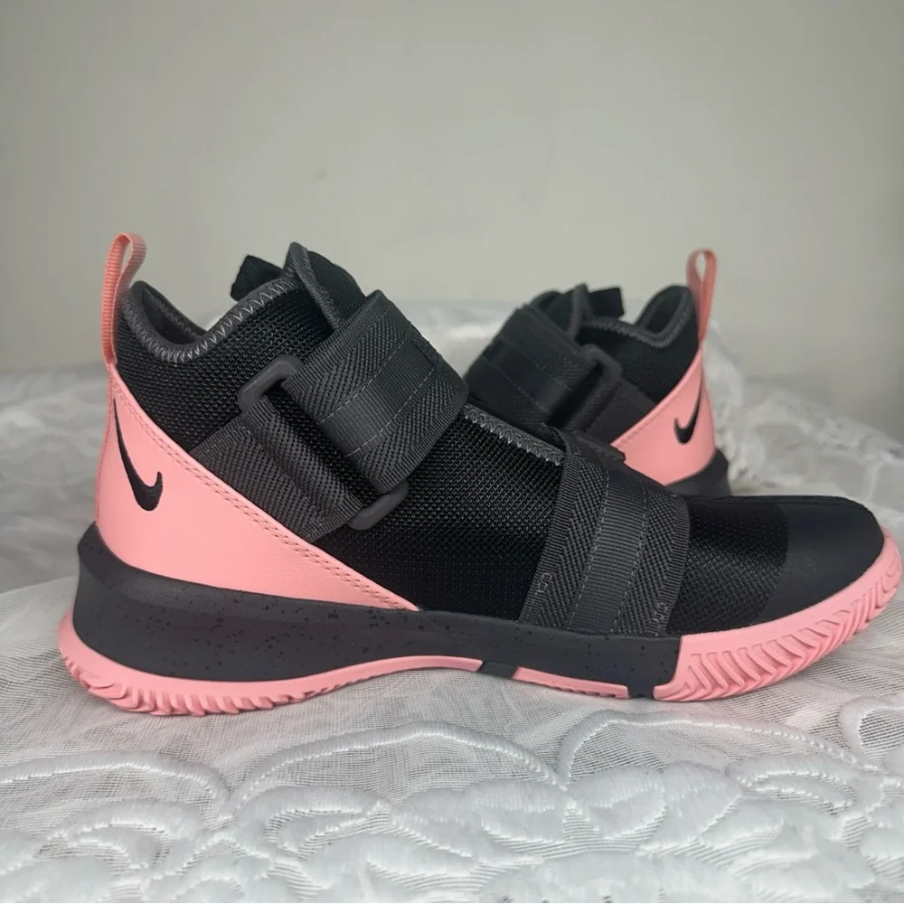 Nike Kids Lebron James Soldier Xlll Basketball Shoes Black AR7585 005 Size 5.5 Y